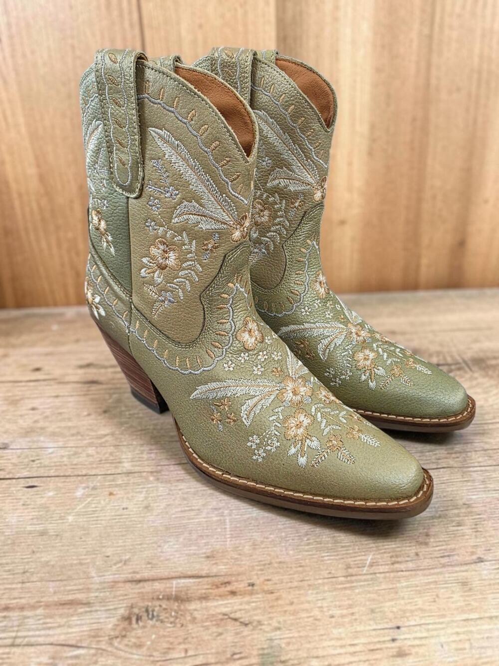 Dingo Women’s Western Cowboy Boots 7M Primrose Gold Leather Floral Embroidered